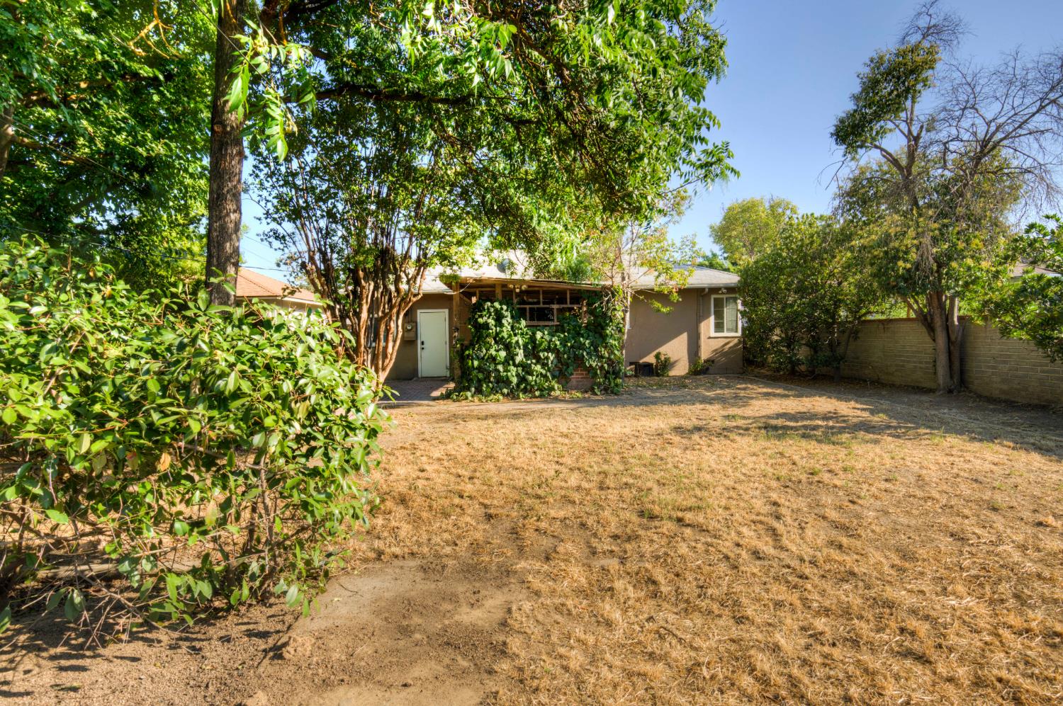 1426 W Weldon Ave, Fresno, CA 93705