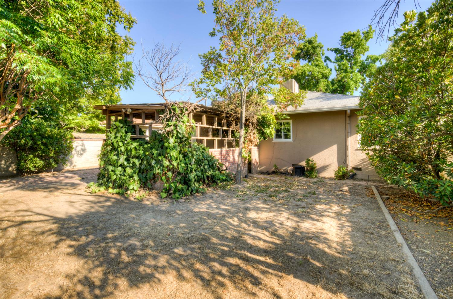 1426 W Weldon Ave, Fresno, CA 93705