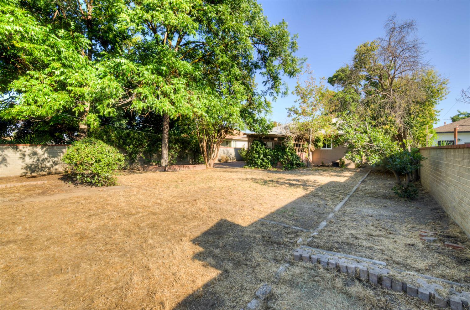 1426 W Weldon Ave, Fresno, CA 93705