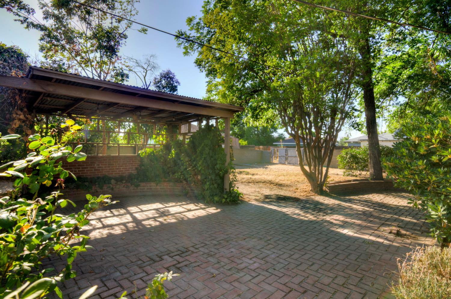 1426 W Weldon Ave, Fresno, CA 93705