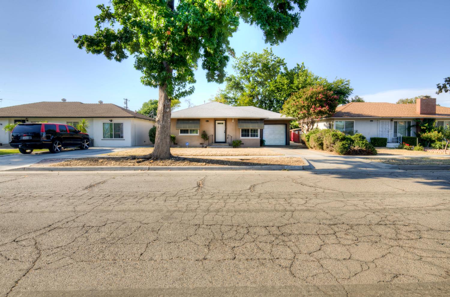 1426 W Weldon Ave, Fresno, CA 93705
