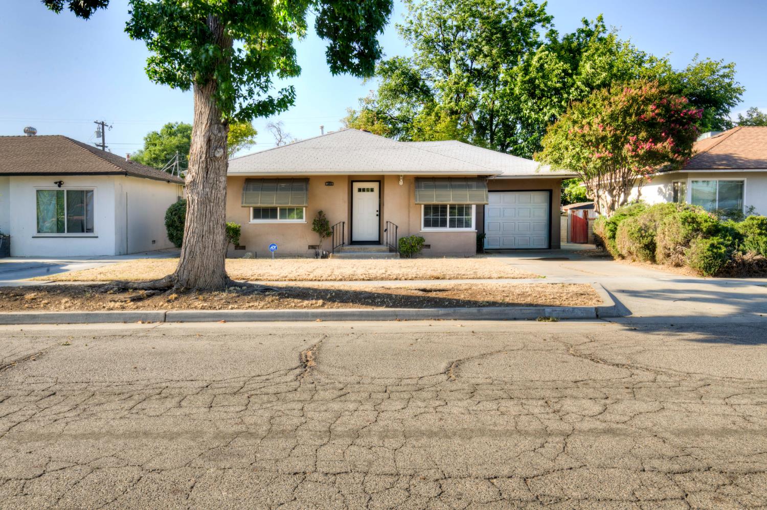 1426 W Weldon Ave, Fresno, CA 93705