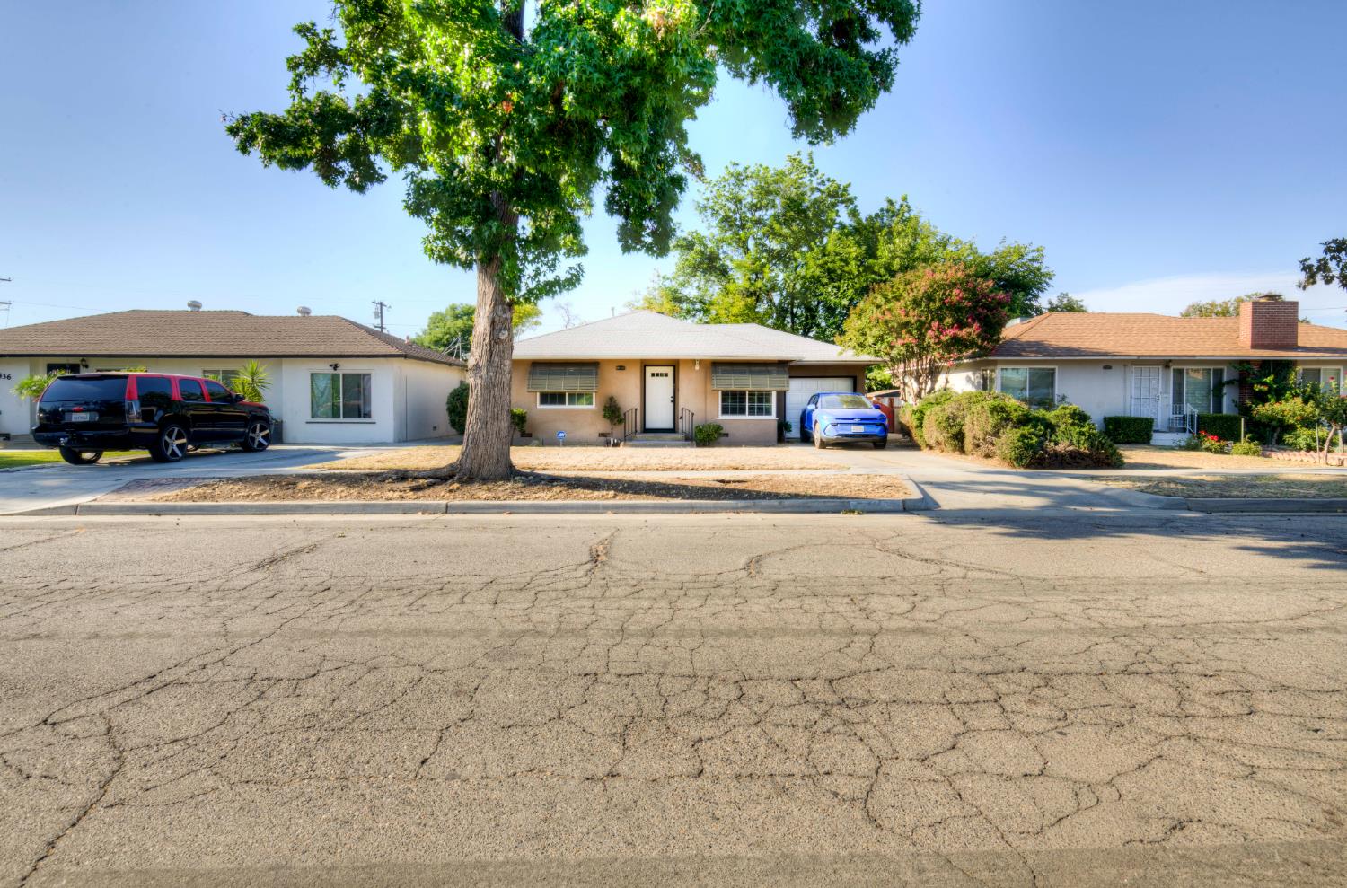 1426 W Weldon Ave, Fresno, CA 93705