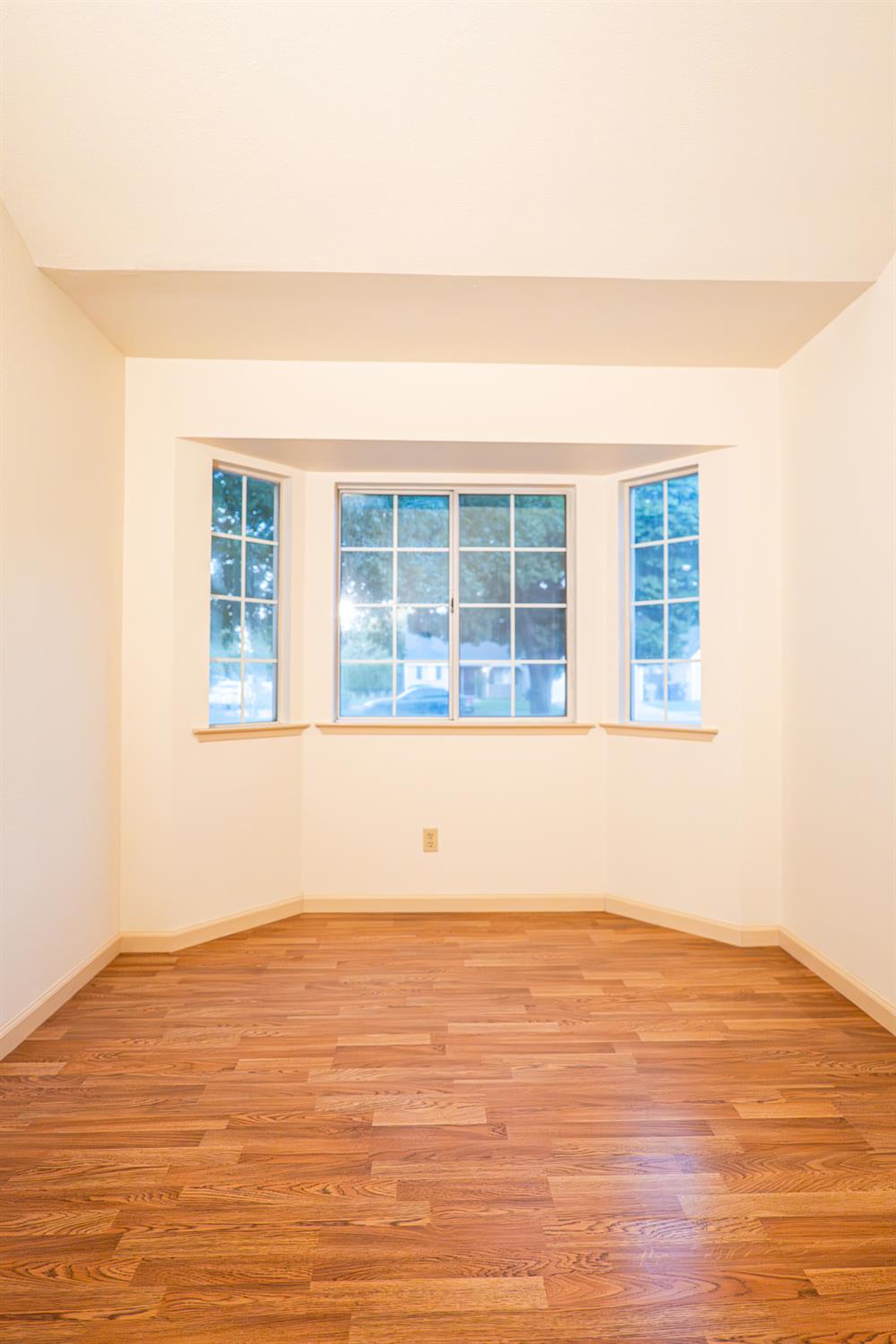 5427 N Aurora Ave, Fresno, CA 93722