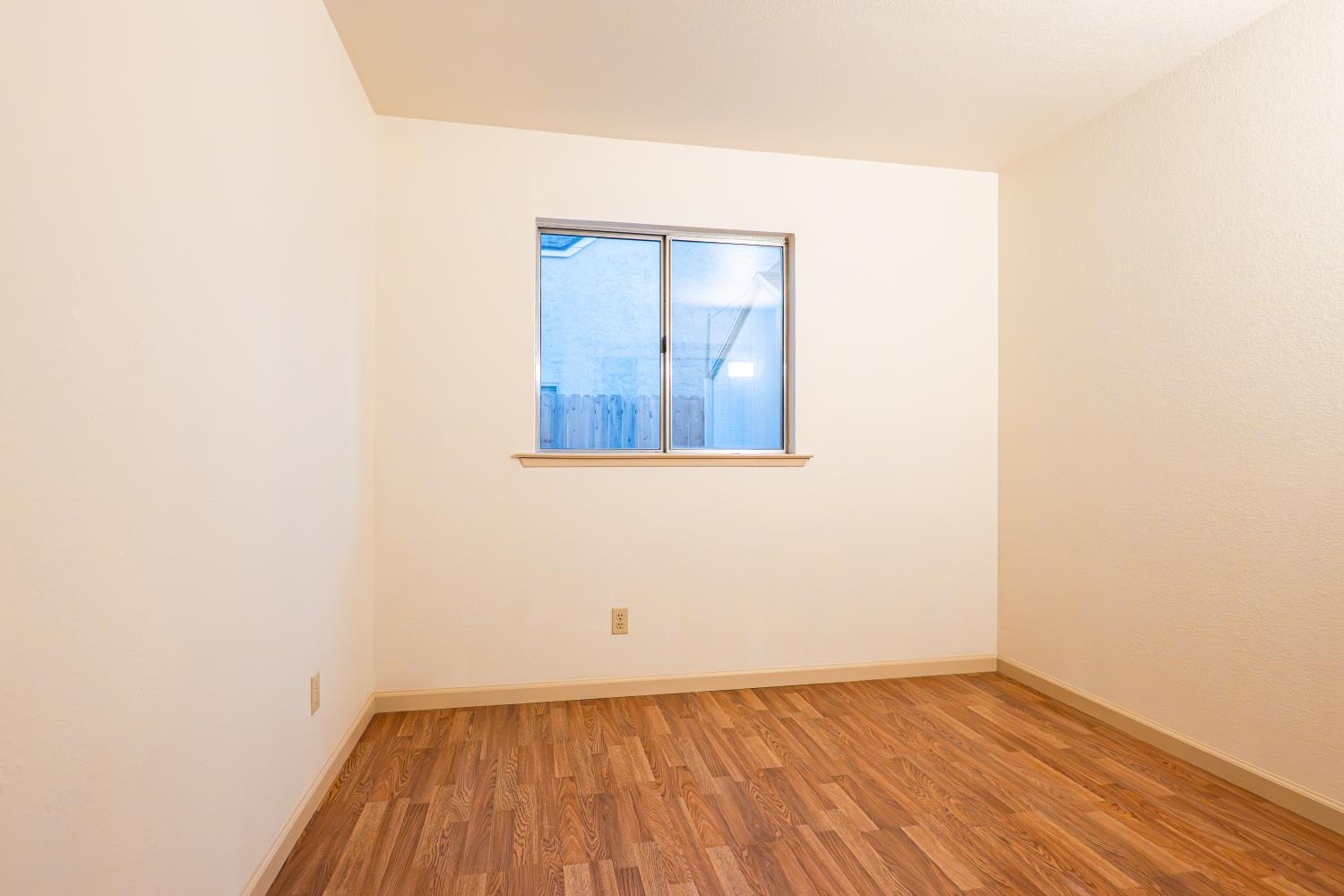 5427 N Aurora Ave, Fresno, CA 93722