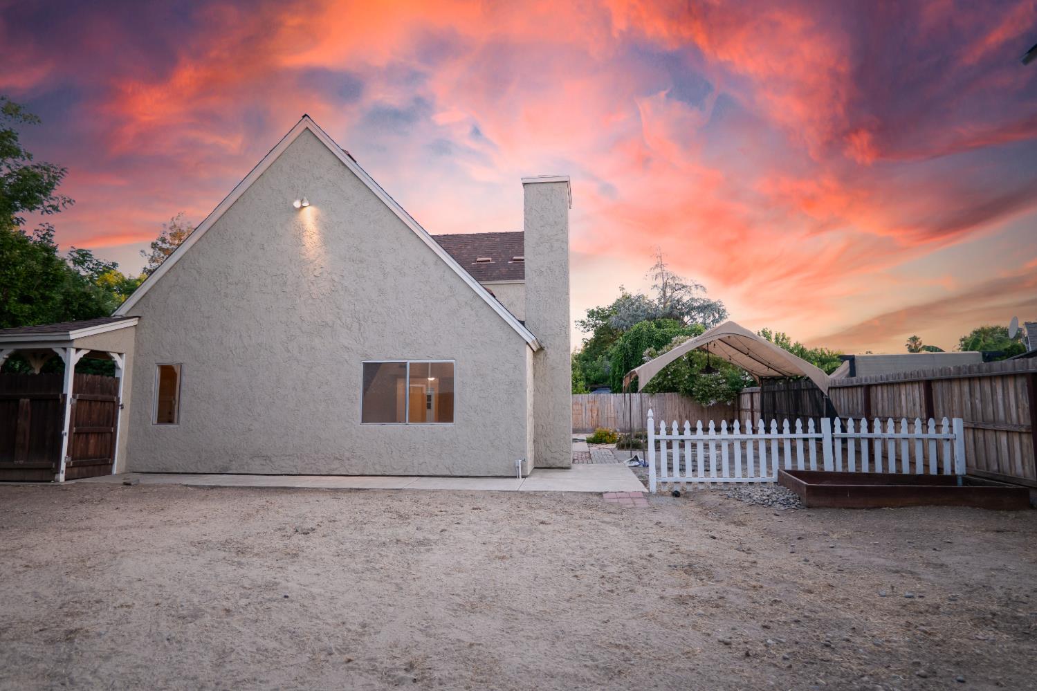 5427 N Aurora Ave, Fresno, CA 93722