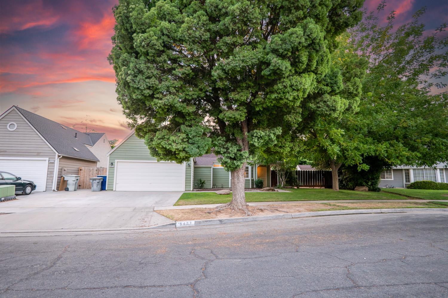 5427 N Aurora Ave, Fresno, CA 93722