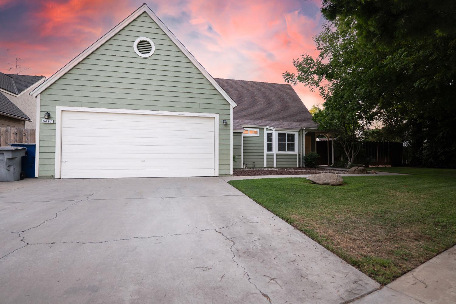 5427 N Aurora Ave, Fresno, CA 93722