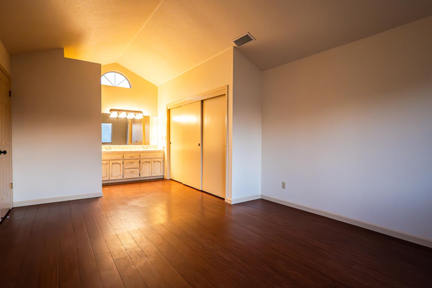 5427 N Aurora Ave, Fresno, CA 93722