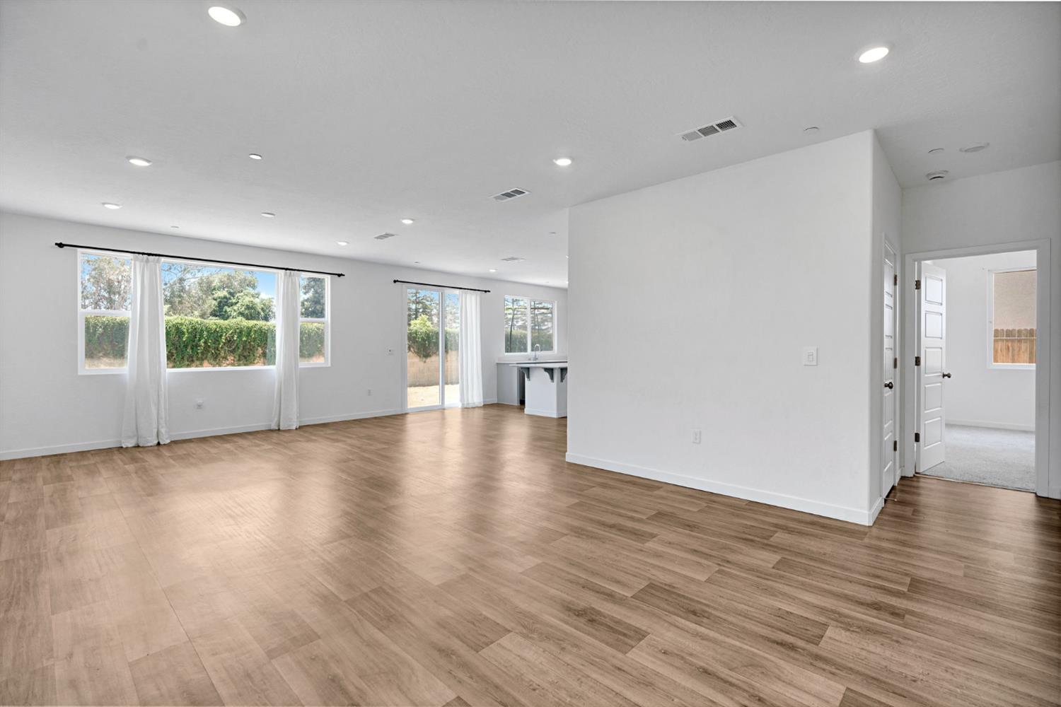 5963 W Laguna Ave, Fresno, CA 93722