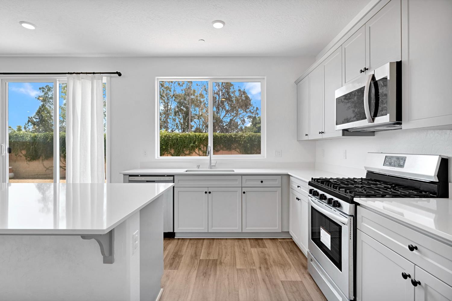 5963 W Laguna Ave, Fresno, CA 93722