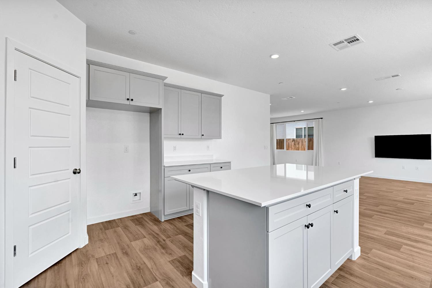 5963 W Laguna Ave, Fresno, CA 93722