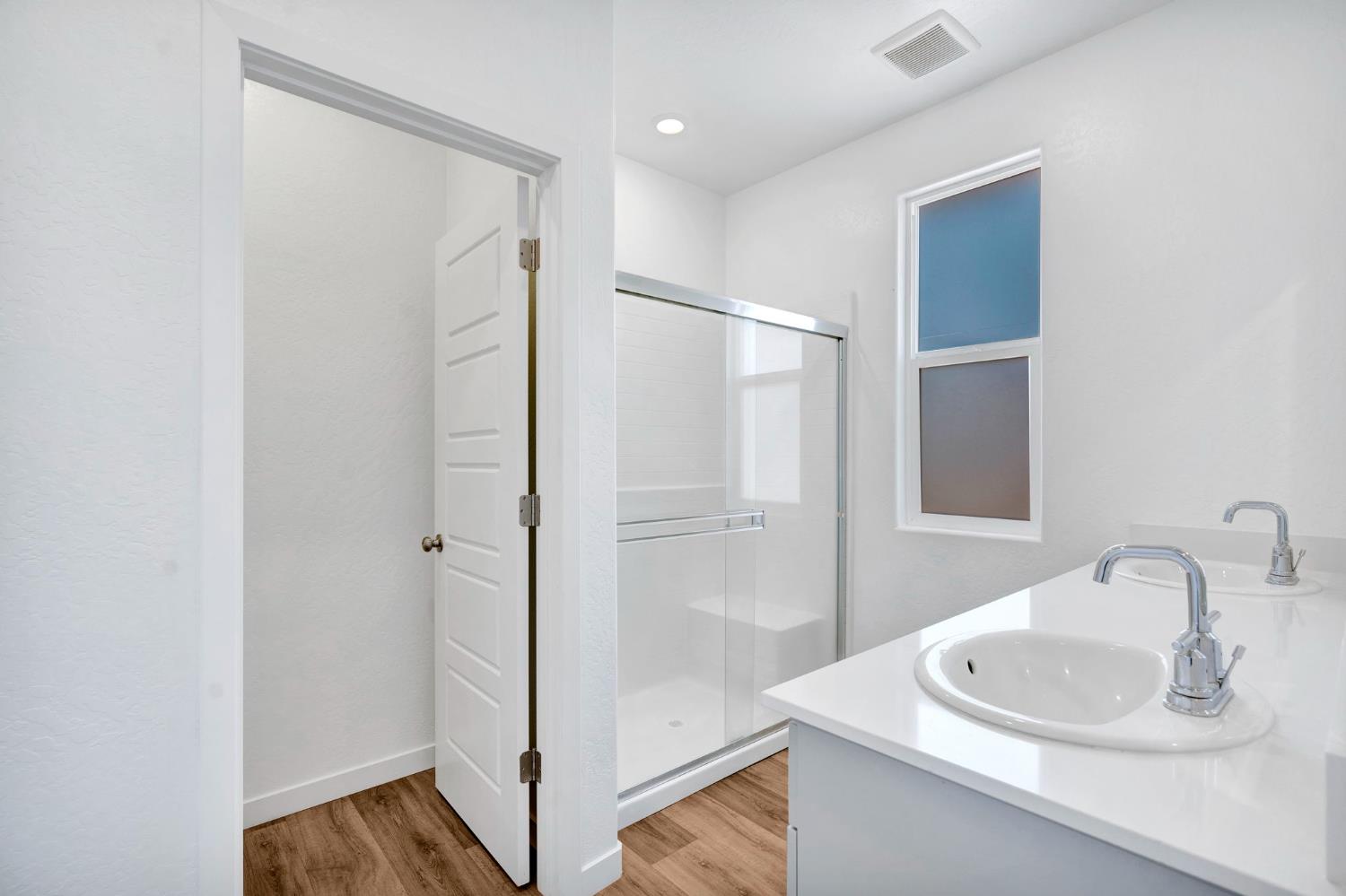 5963 W Laguna Ave, Fresno, CA 93722