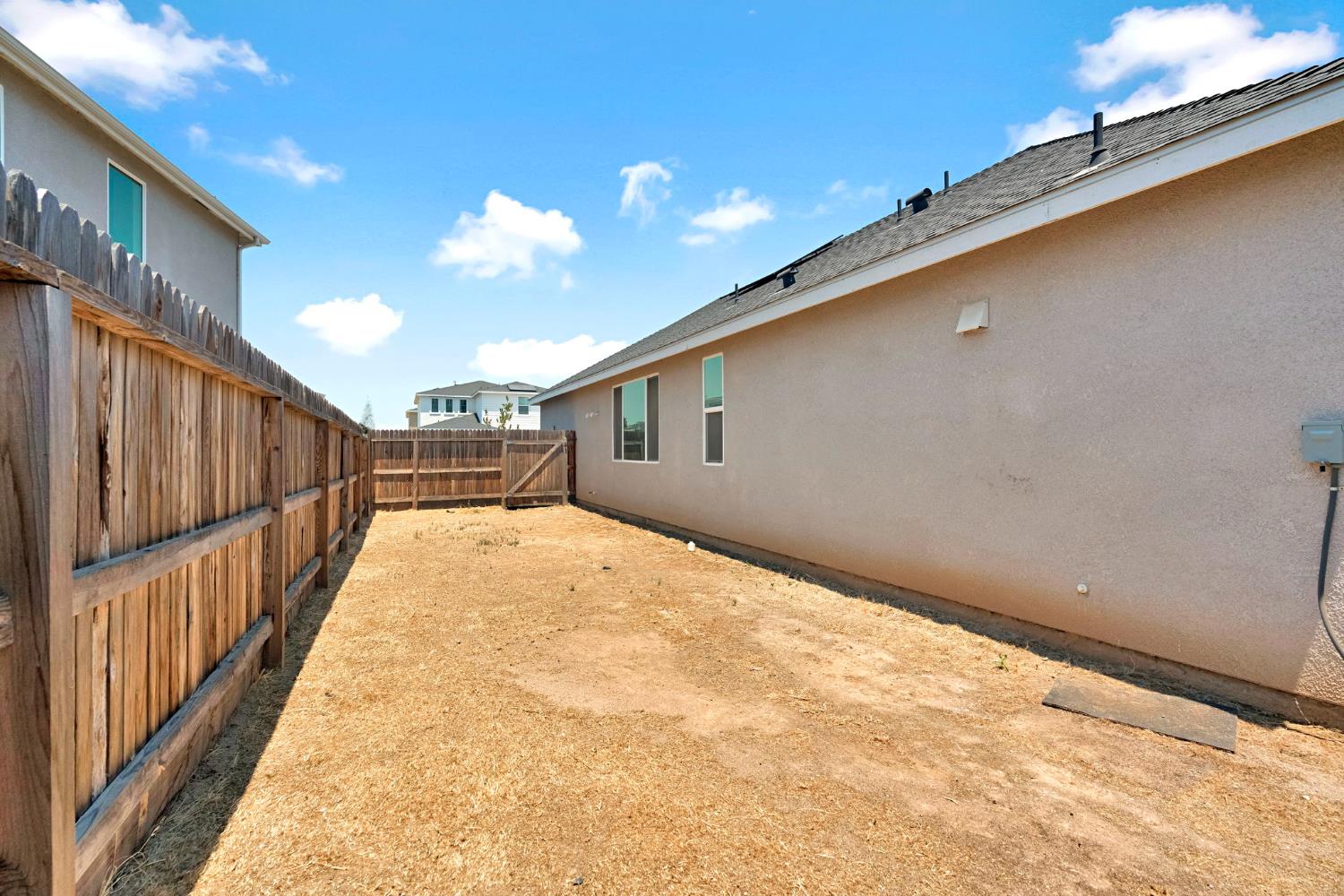 5963 W Laguna Ave, Fresno, CA 93722