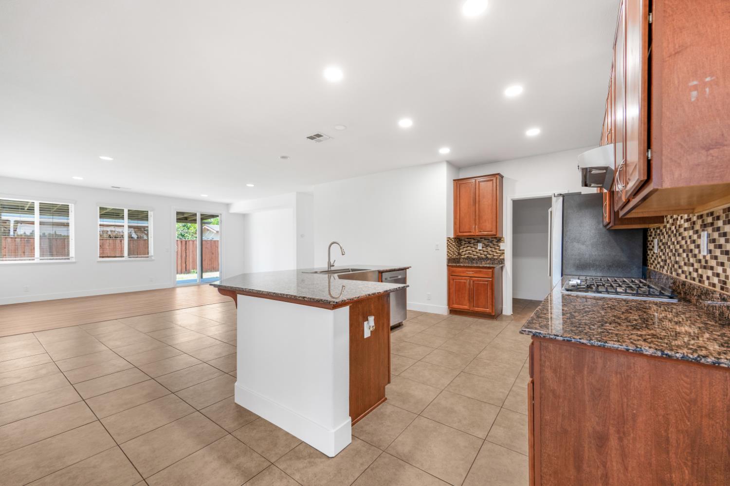 5294 E Geary St, Fresno, CA 93727
