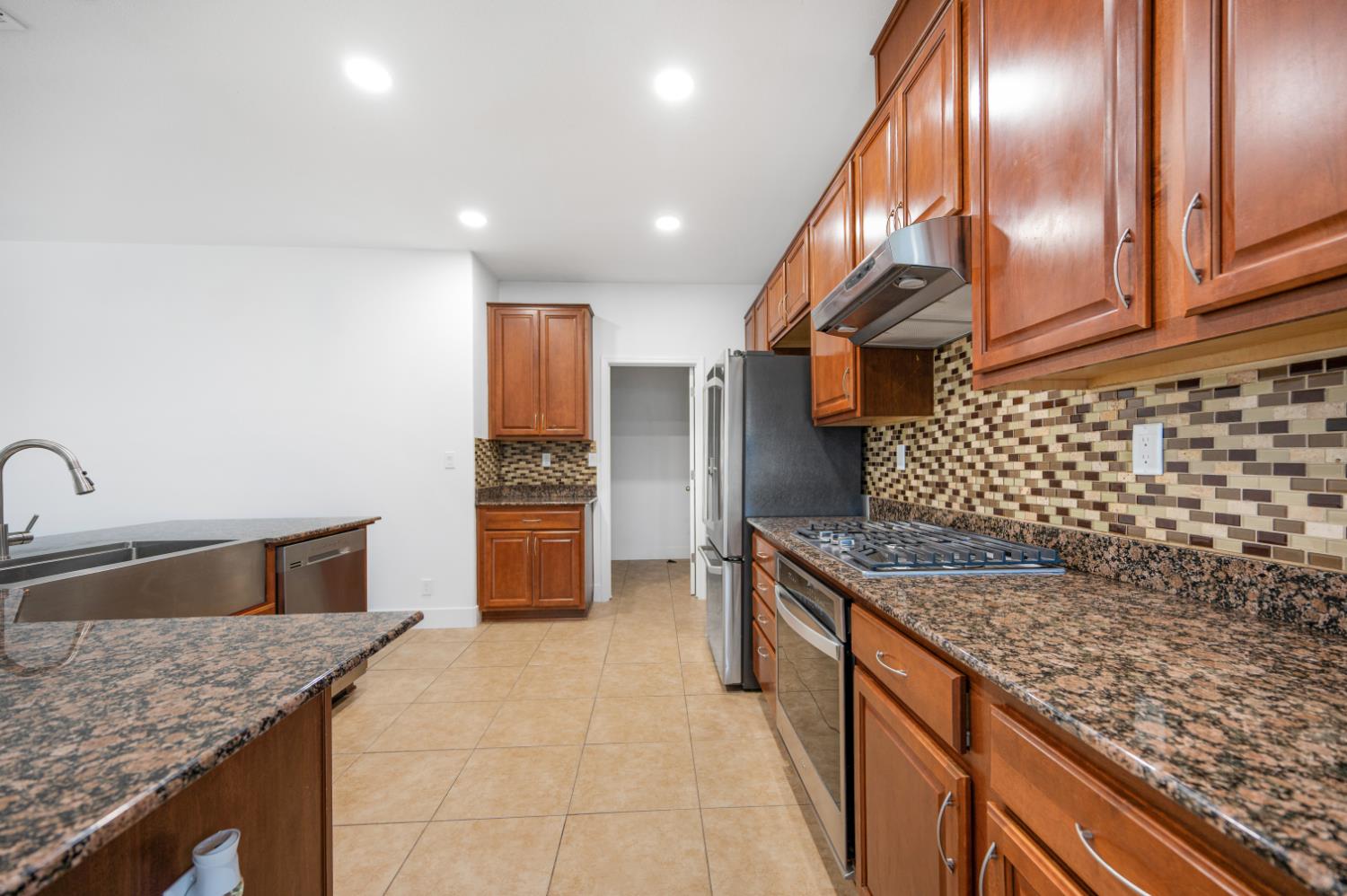 5294 E Geary St, Fresno, CA 93727