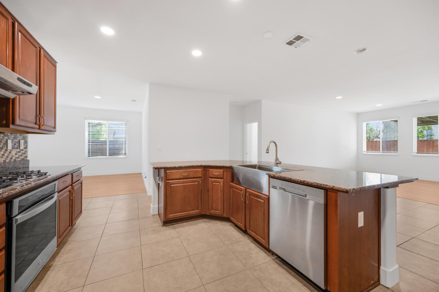 5294 E Geary St, Fresno, CA 93727
