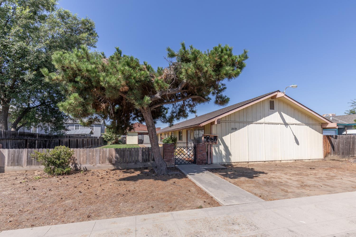 259 N K St, Dinuba, CA 93618