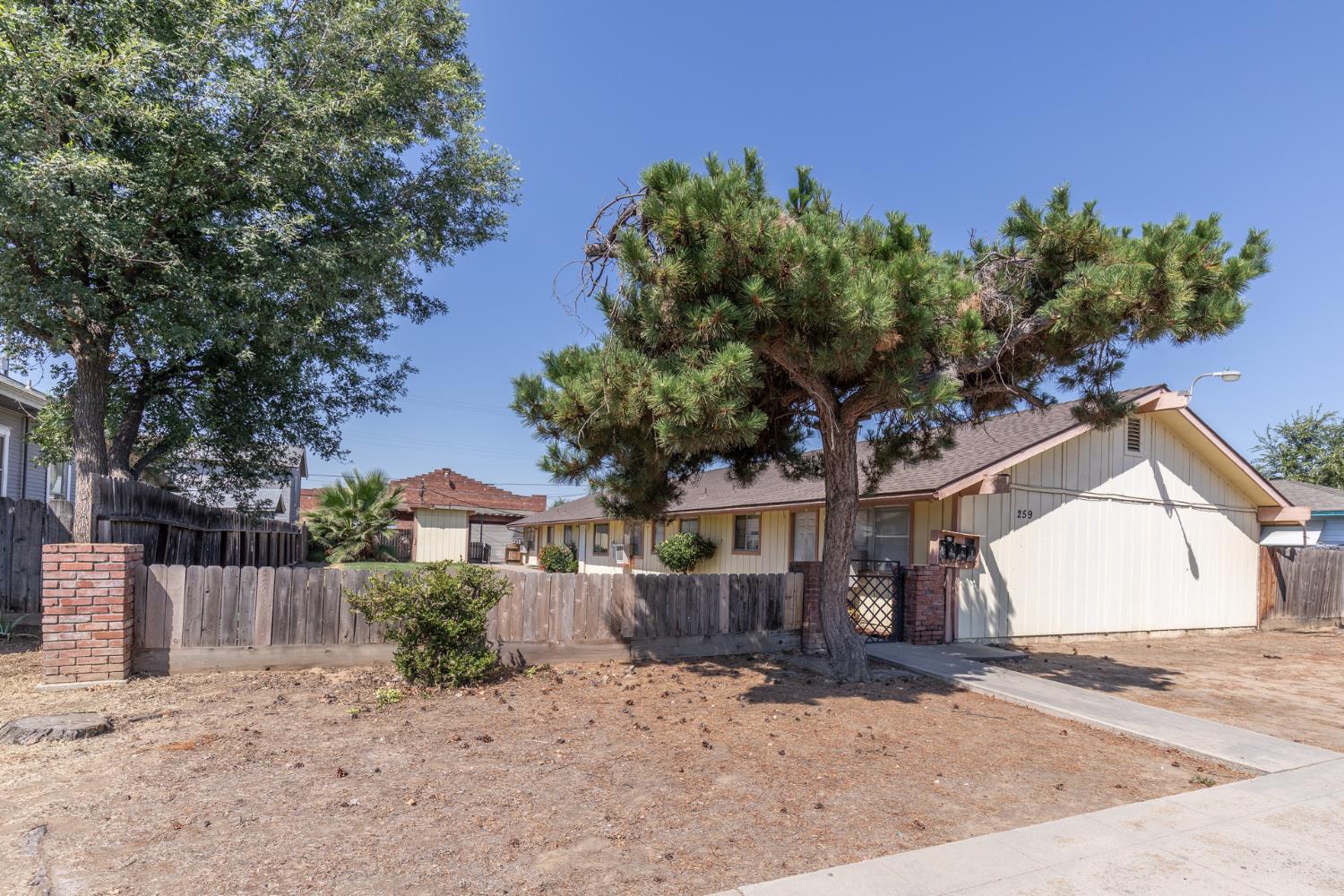 259 N K St, Dinuba, CA 93618