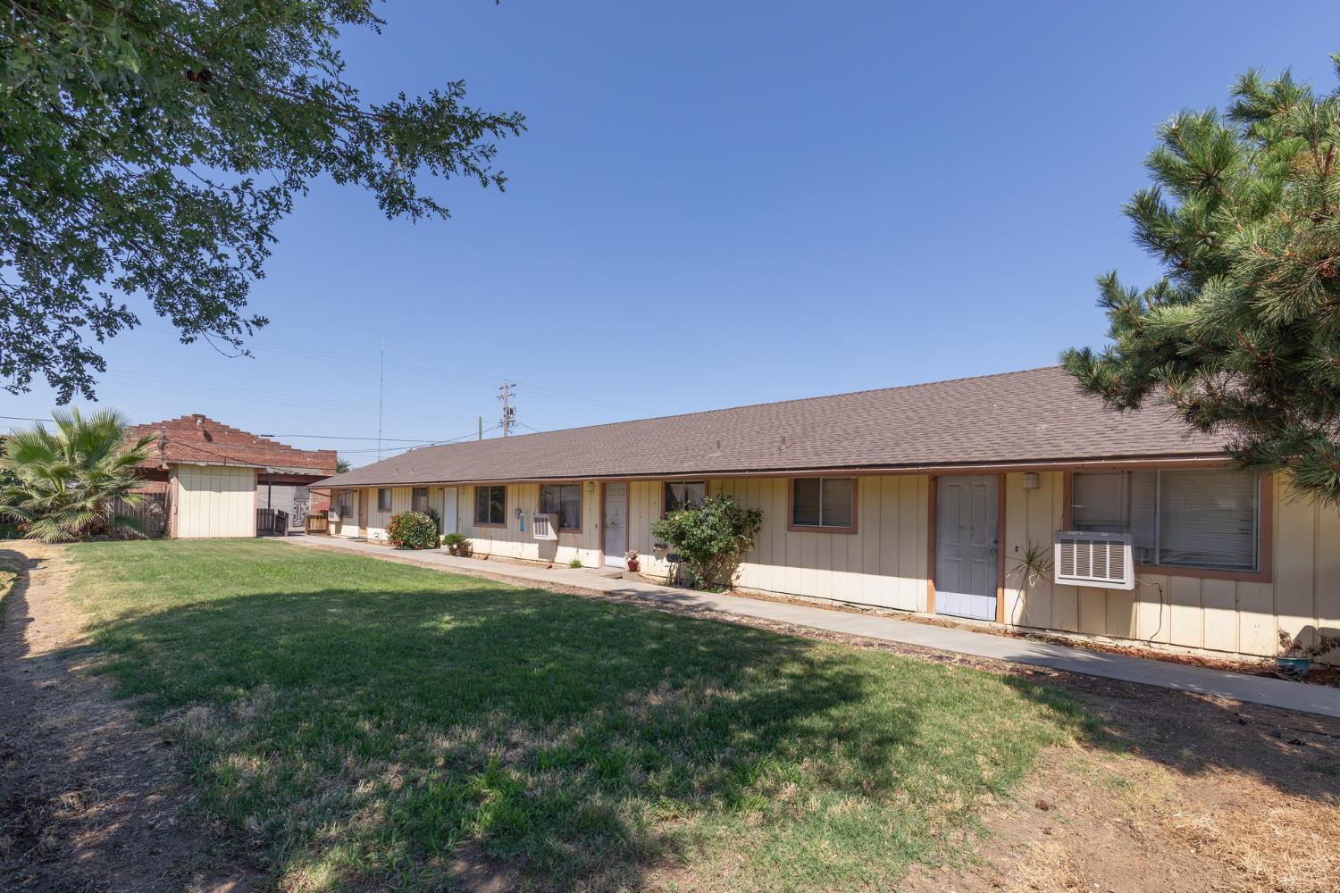 259 N K St, Dinuba, CA 93618