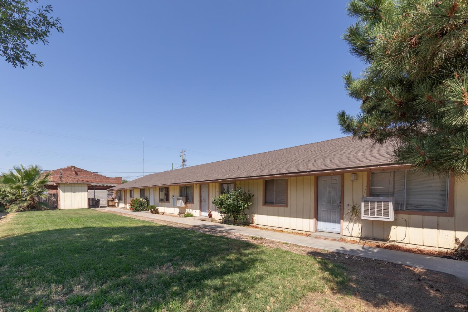 259 N K St, Dinuba, CA 93618