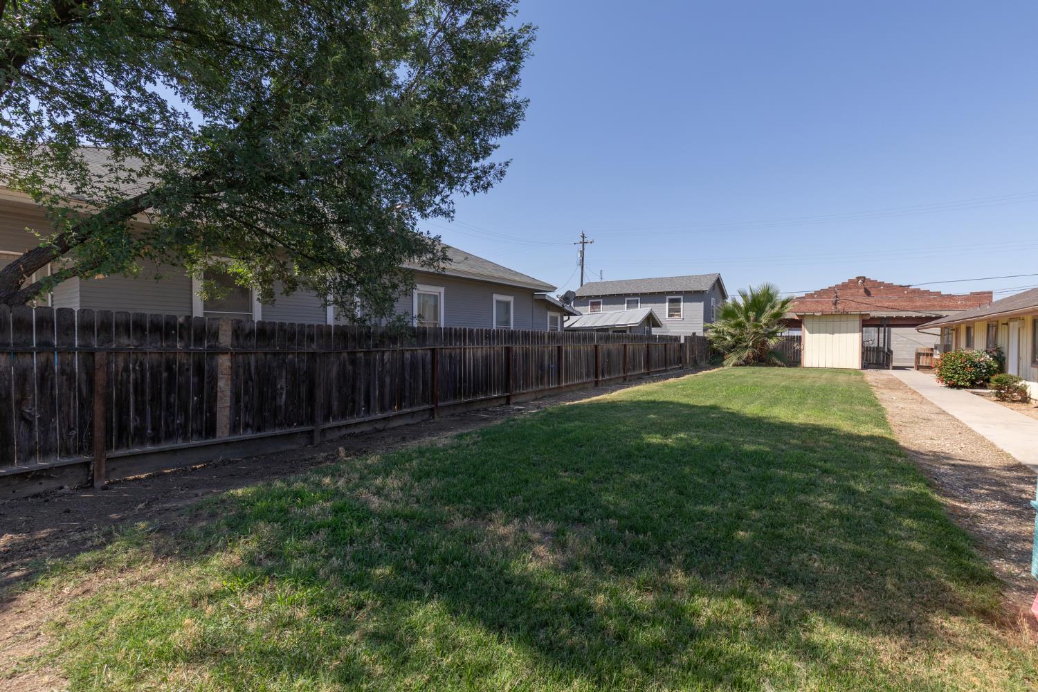 259 N K St, Dinuba, CA 93618