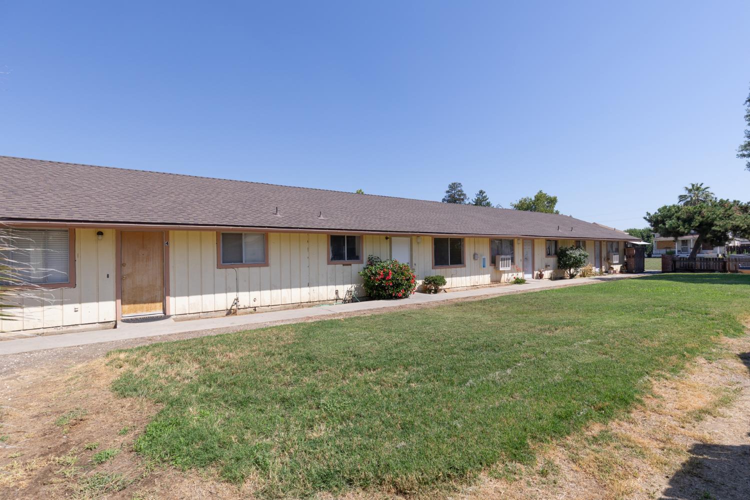 259 N K St, Dinuba, CA 93618