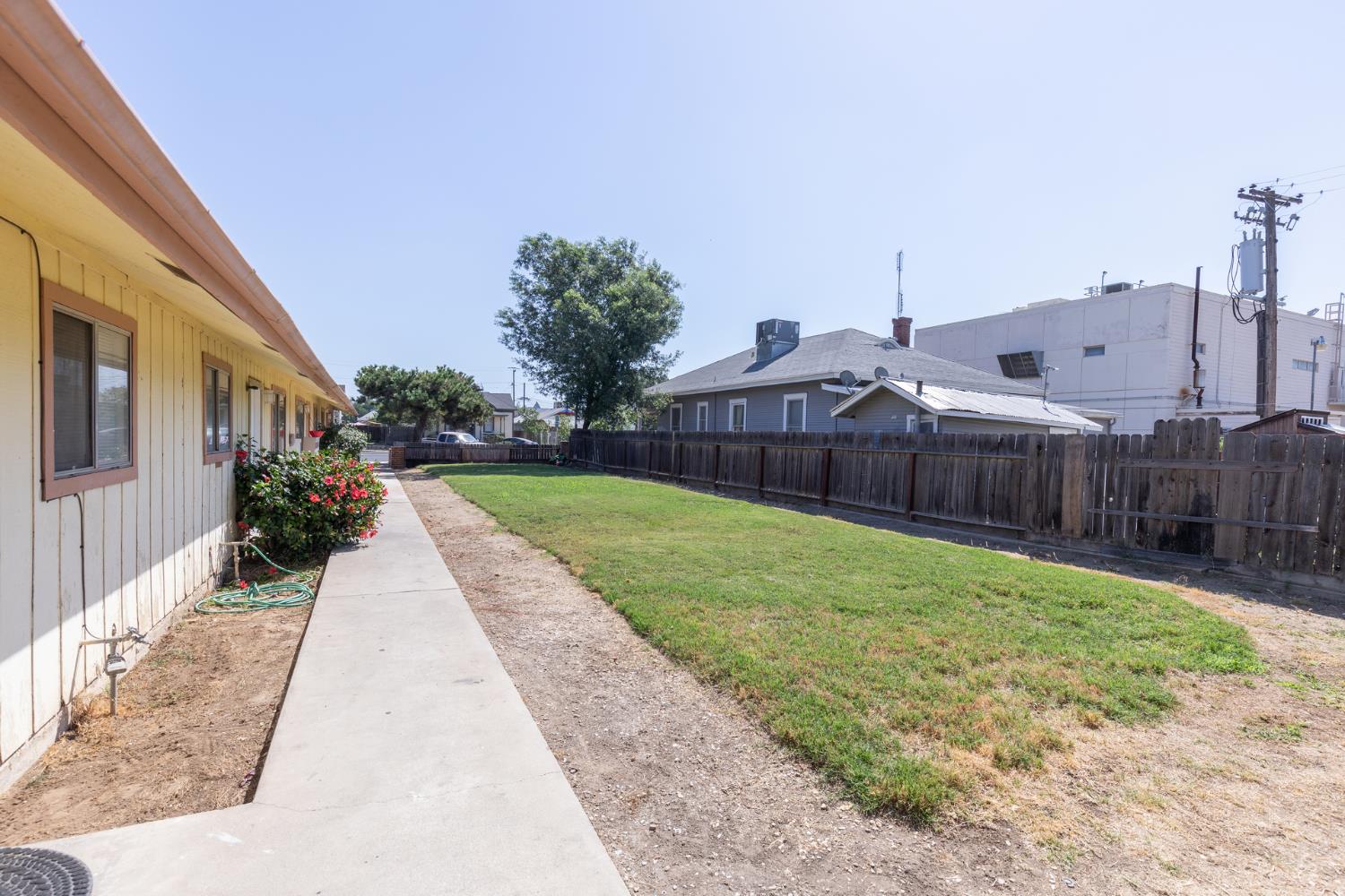 259 N K St, Dinuba, CA 93618