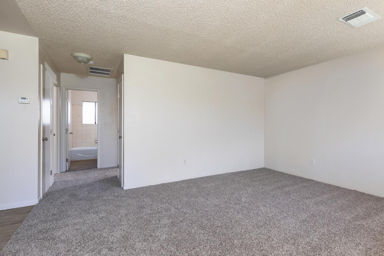 259 N K St, Dinuba, CA 93618
