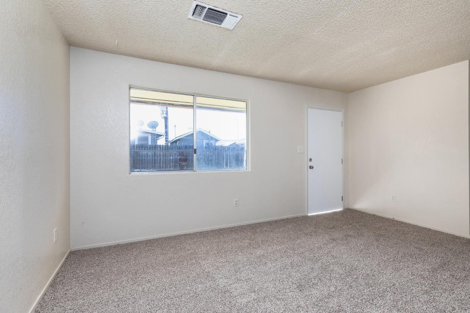 259 N K St, Dinuba, CA 93618