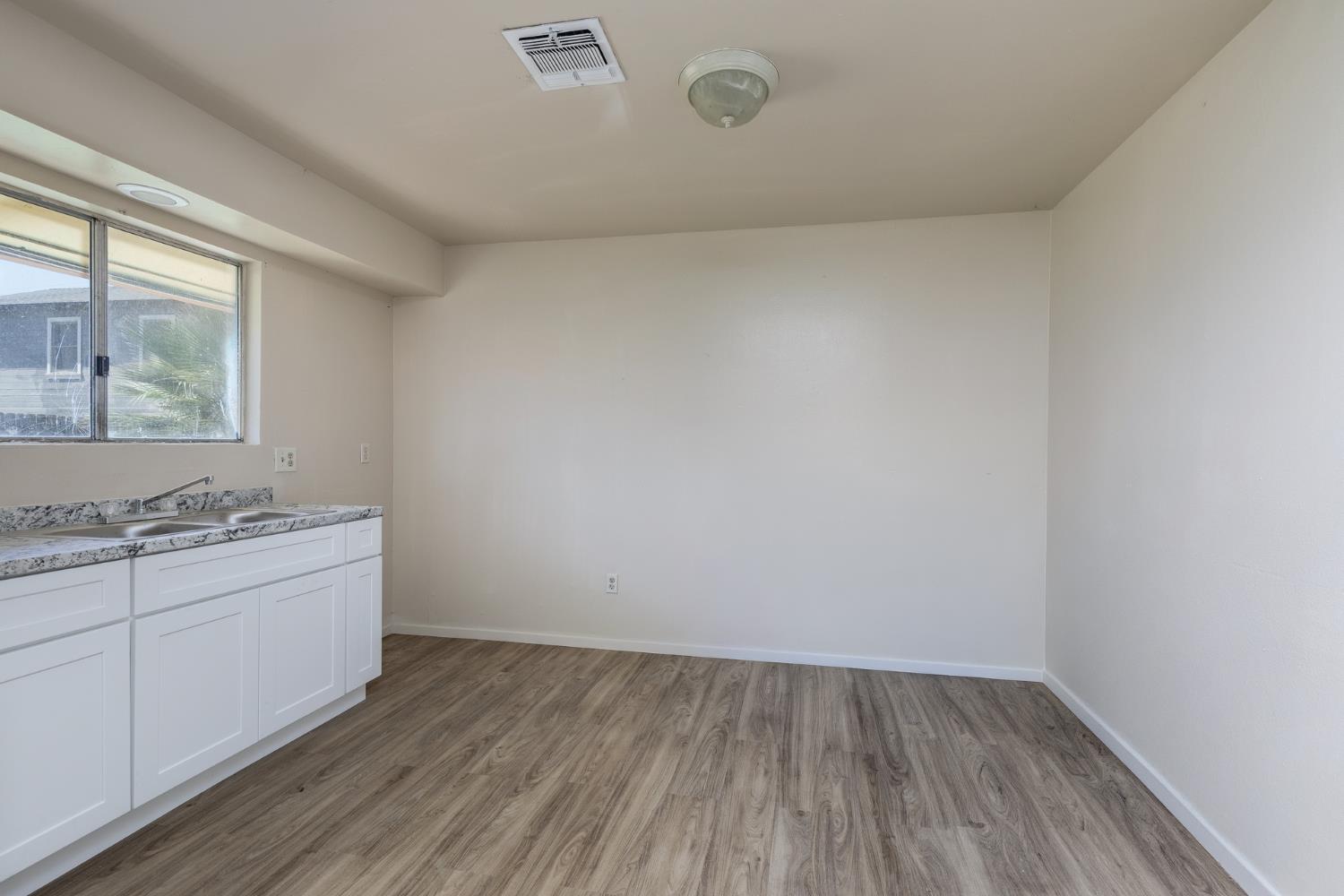 259 N K St, Dinuba, CA 93618
