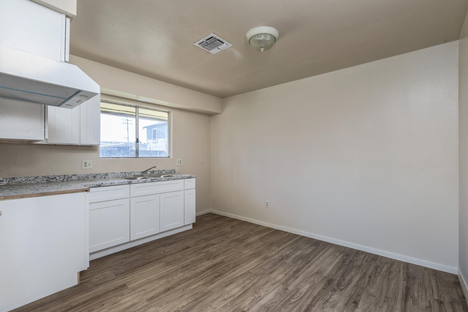 259 N K St, Dinuba, CA 93618