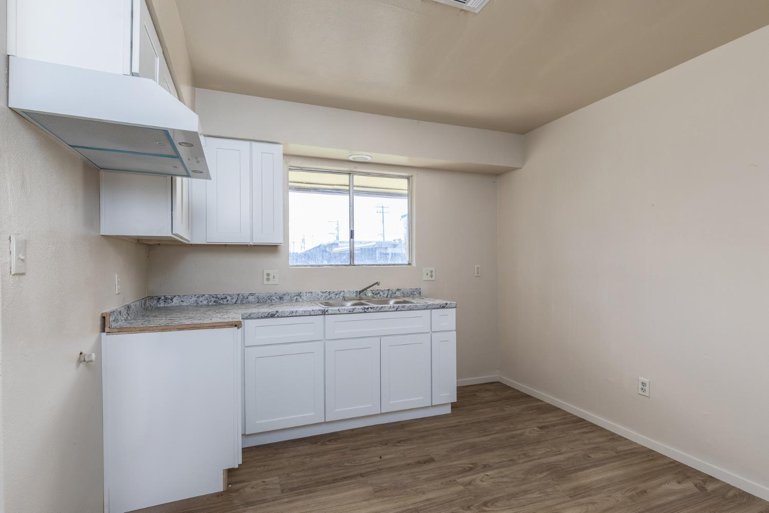259 N K St, Dinuba, CA 93618