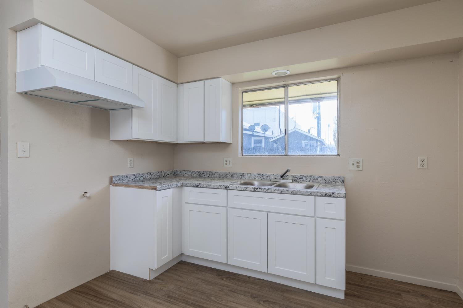 259 N K St, Dinuba, CA 93618