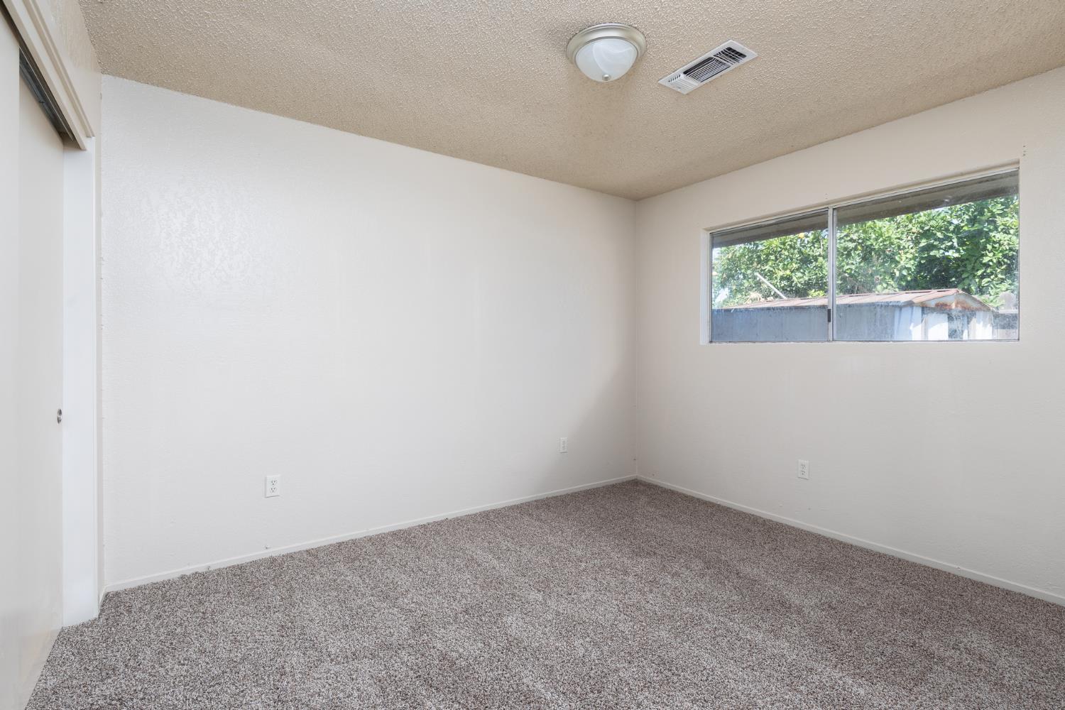 259 N K St, Dinuba, CA 93618