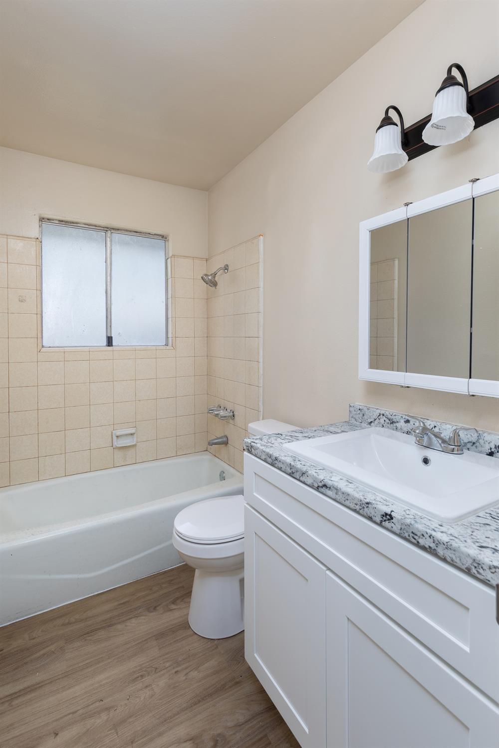 259 N K St, Dinuba, CA 93618
