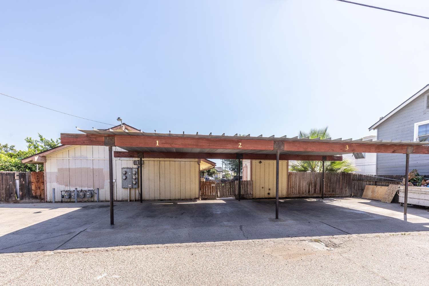 259 N K St, Dinuba, CA 93618