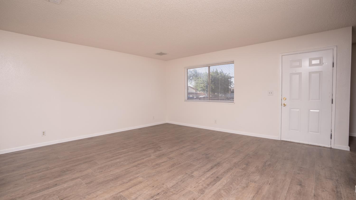 429 E Valley St, Coalinga, CA 93210