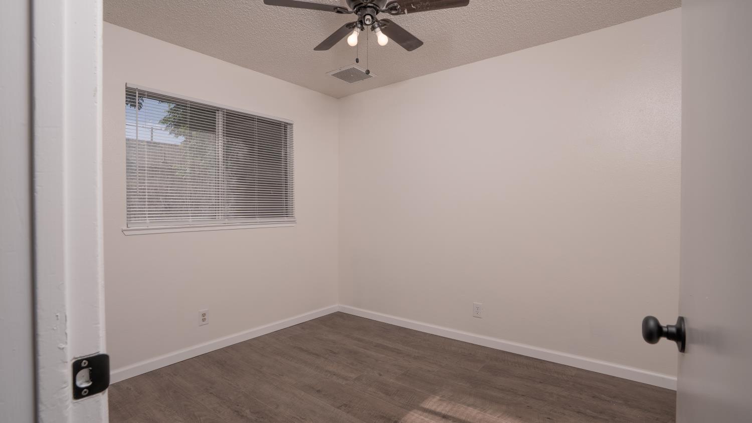 429 E Valley St, Coalinga, CA 93210