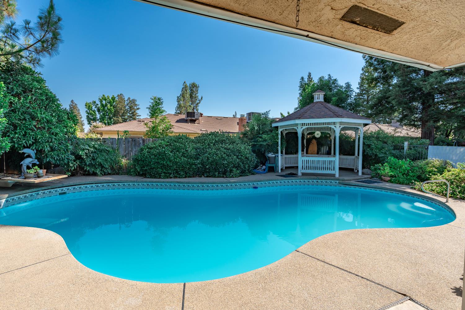 1547 E Fallbrook Ave, Fresno, CA 93720