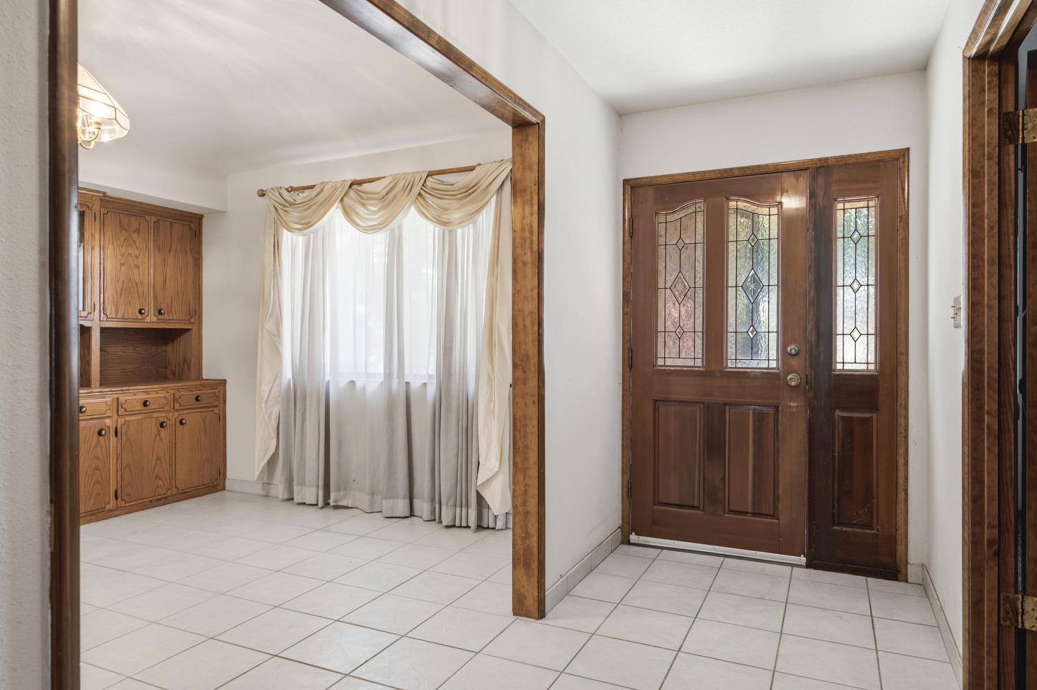 1547 E Fallbrook Ave, Fresno, CA 93720