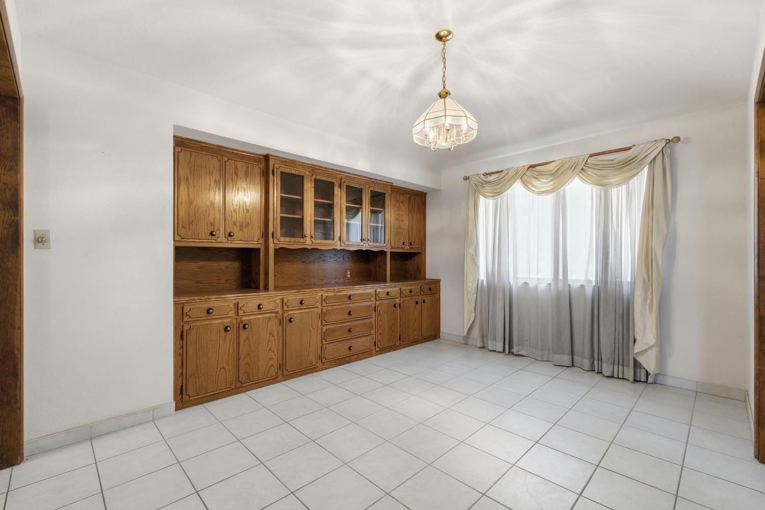 1547 E Fallbrook Ave, Fresno, CA 93720