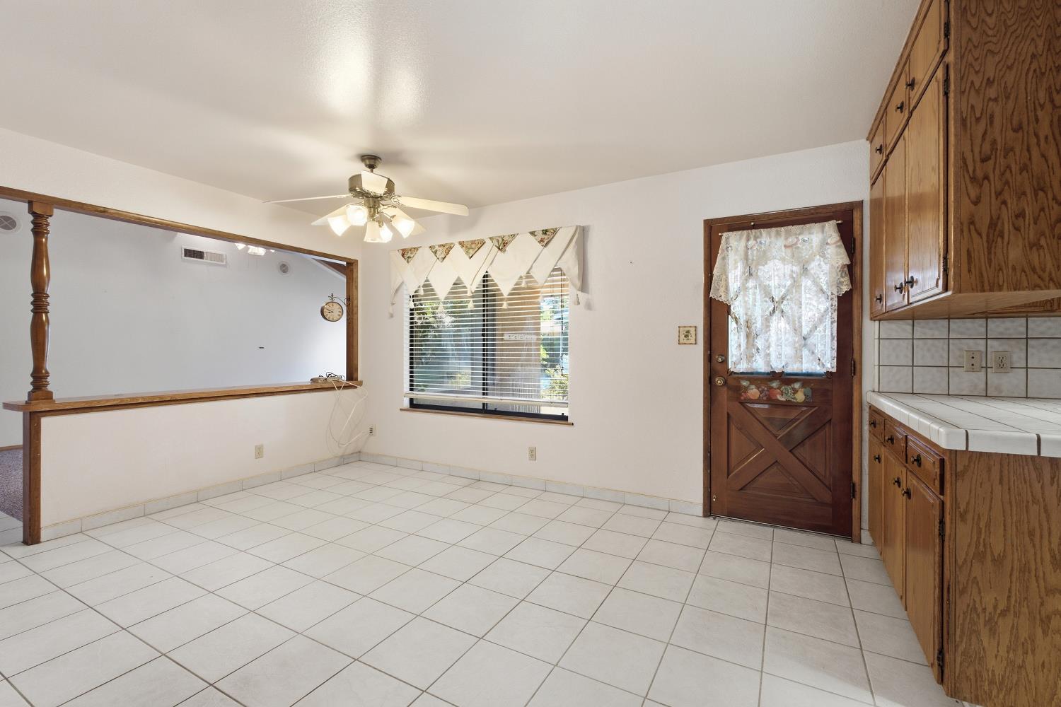 1547 E Fallbrook Ave, Fresno, CA 93720