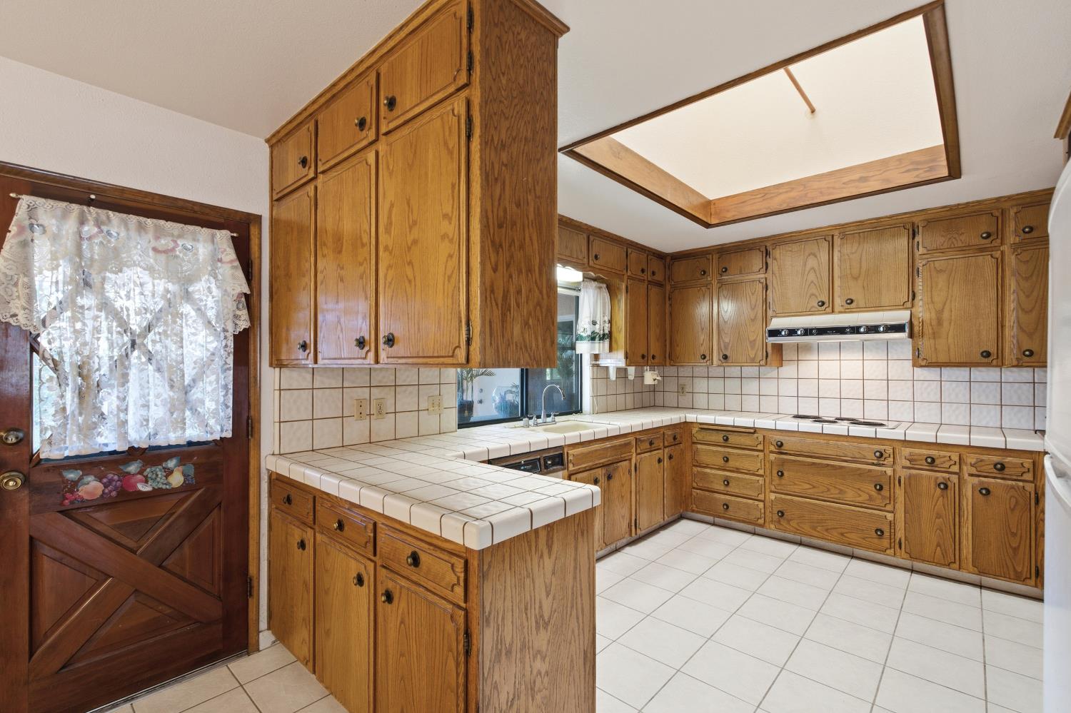 1547 E Fallbrook Ave, Fresno, CA 93720