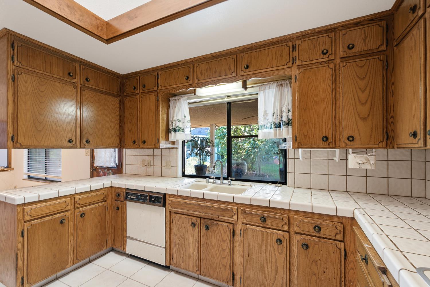 1547 E Fallbrook Ave, Fresno, CA 93720