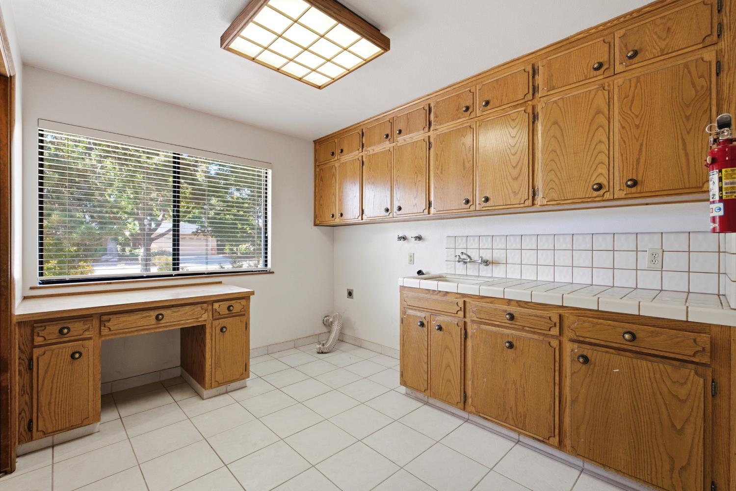 1547 E Fallbrook Ave, Fresno, CA 93720