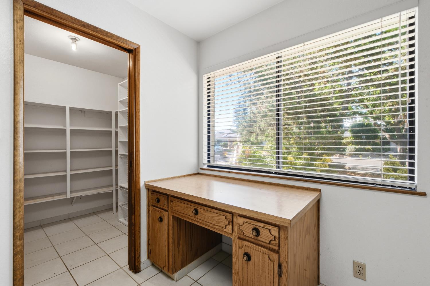 1547 E Fallbrook Ave, Fresno, CA 93720