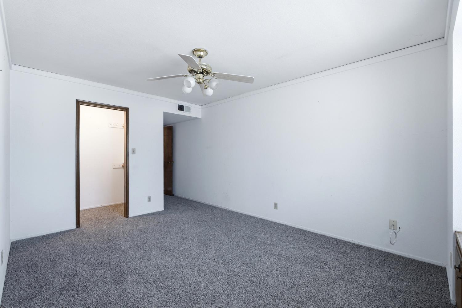 1547 E Fallbrook Ave, Fresno, CA 93720