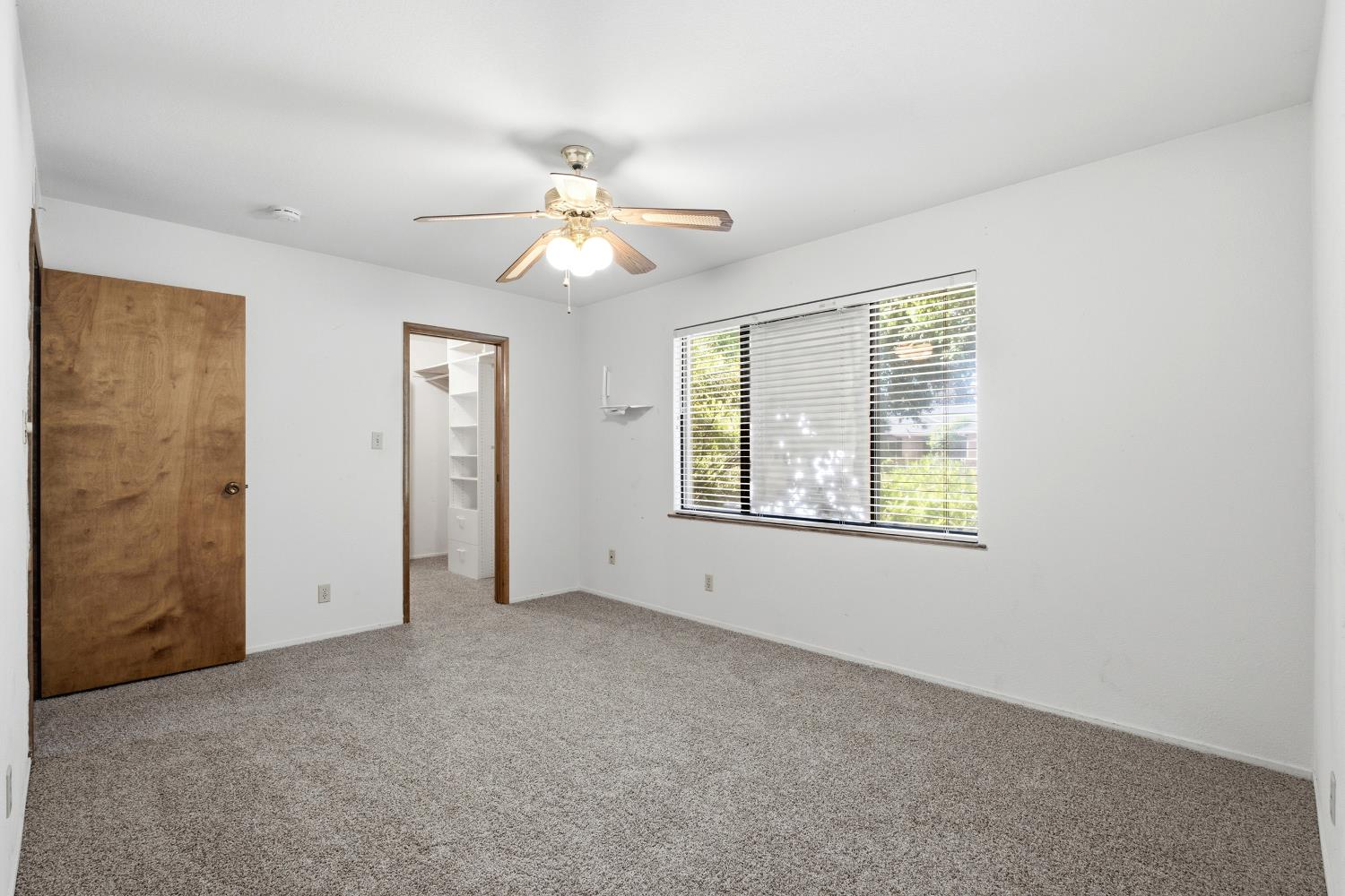 1547 E Fallbrook Ave, Fresno, CA 93720