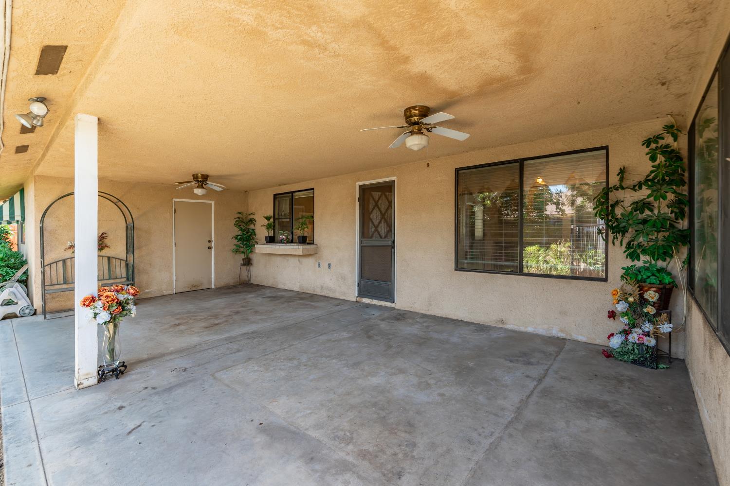 1547 E Fallbrook Ave, Fresno, CA 93720